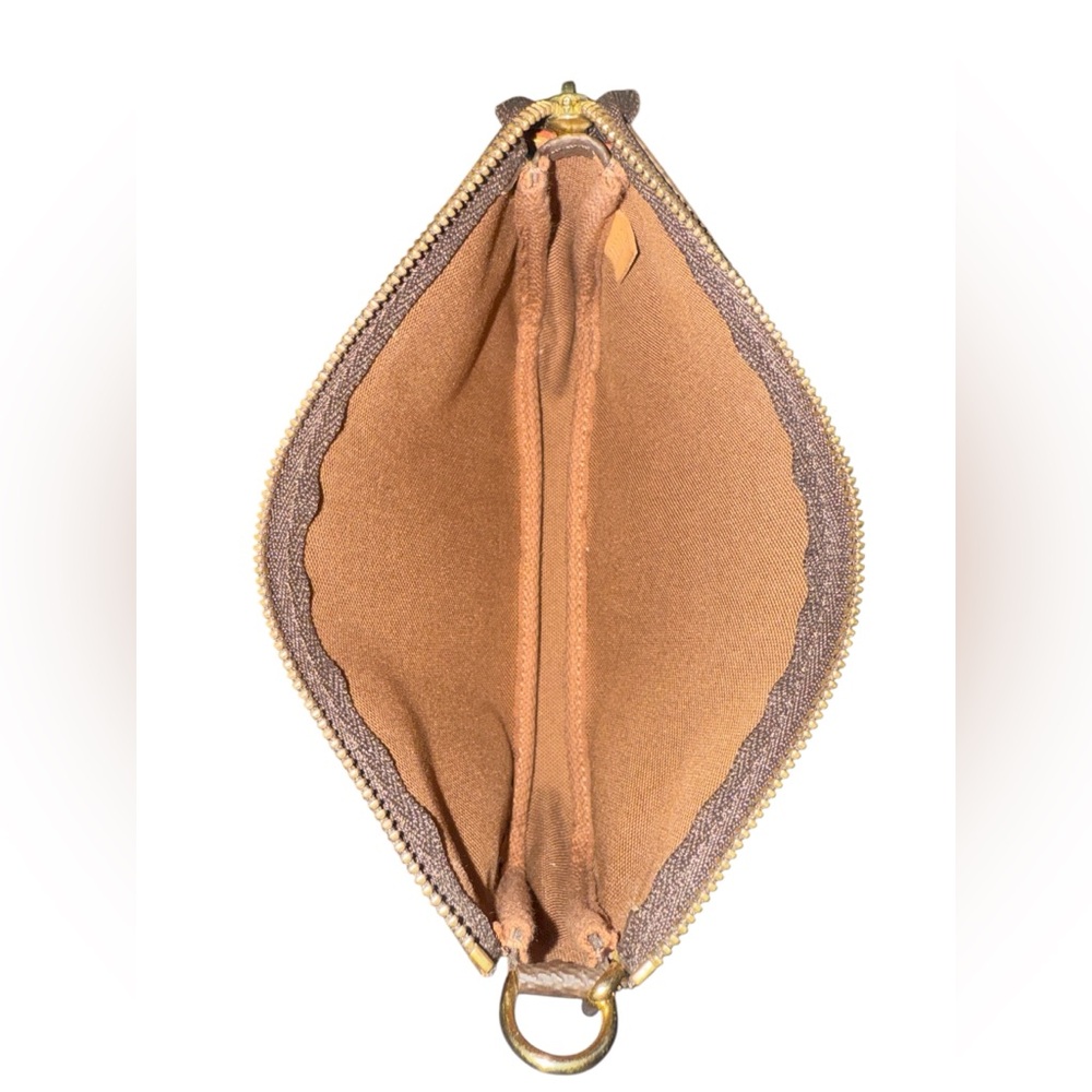 Louis Vuitton Mini Pochette Accessoires
Monogram Canvas Vintage 2002 ✨ - Picture 9 of 11